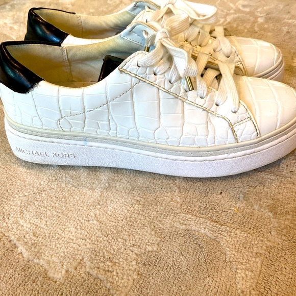 Women's Michael Michael Kors Chapman Lace-Up sneaker size 6!! - Picture 2 of 6
